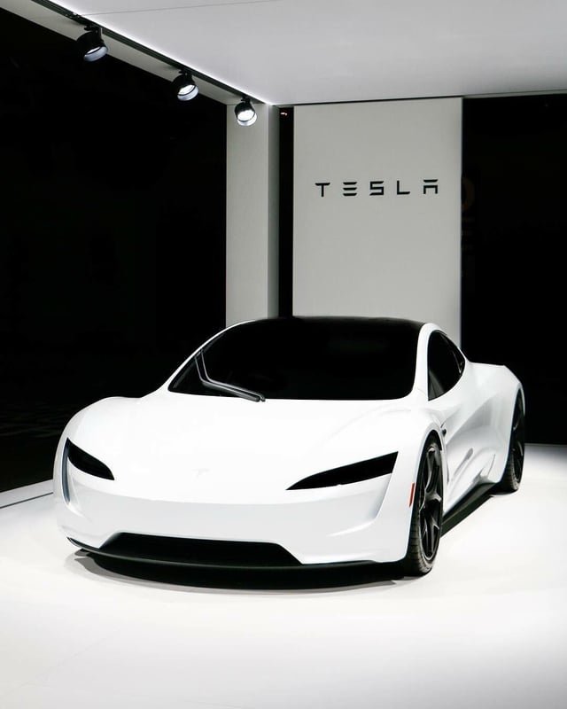 blktsla's tweet photo. I'm loving the tech in the new roadster but how did we get from this to that? It would have been way more impressive to do all of what was shown with the original design imo 🤦🏾‍♂️ https://t.co/e99YQHKdzd