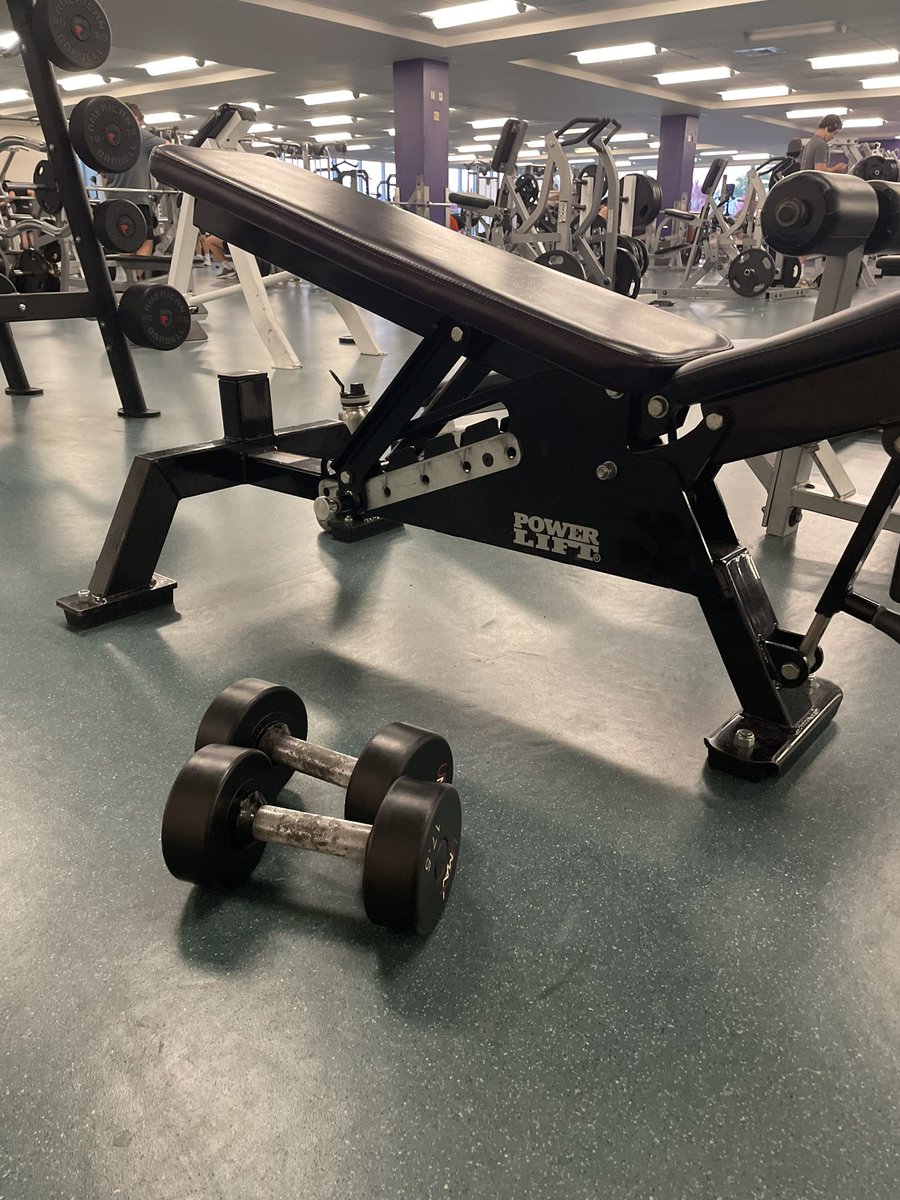 cinnaset's tweet photo. I need my own personal gym so bad https://t.co/N5KaNHW7gM