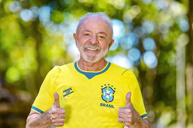 darinkajones's tweet photo. O BRASIL É NOSSO! O VERDE E AMARELO É NOSSO!

É TETRA! LULA REELEITO!
❤️🇧🇷

#Vitóriadaclassetrabalhadora
#LulaPaidoFimDa6X1
#esquerdasegueesquerda
#OChicoteMudouDeMao
#NinguémCalaAUNE
#MudancaÉComLula https://t.co/WSVAIASQfl