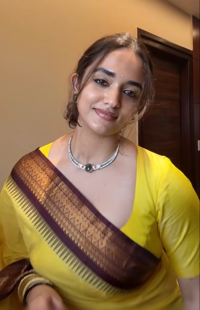 Stephkxct's tweet photo. Shreya Vishakant absolute structure 🍌 https://t.co/thDVDcozFE