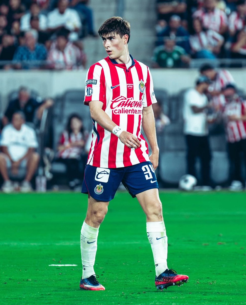 poetschiv's tweet photo. todos los días pienso en las fotos de armando en chivas, porque siento que no las valoramos como se merecen https://t.co/XxTGHG54WO
