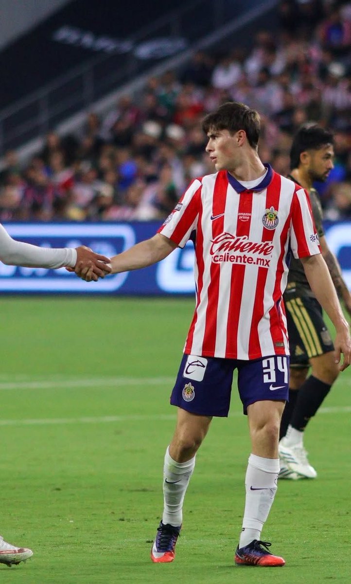 poetschiv's tweet photo. todos los días pienso en las fotos de armando en chivas, porque siento que no las valoramos como se merecen https://t.co/XxTGHG54WO