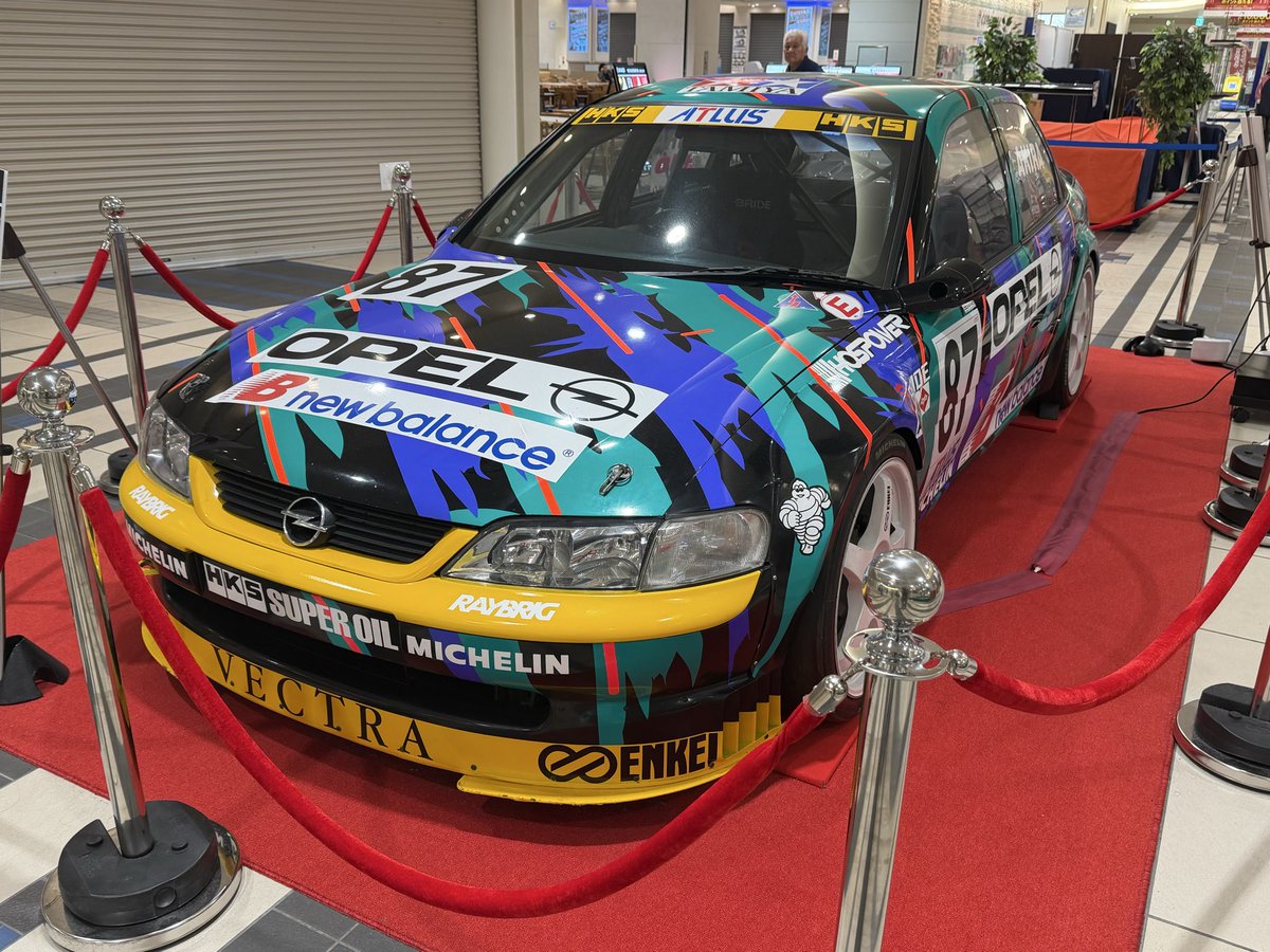 eifel1935's tweet photo. @NicoMorPy @000_three HKS still uses it for its promotion, displaying it in a highway rest area. I drove there after a race at Fuji Speedway and took pictures four days ago. https://t.co/wExwnZLiUl