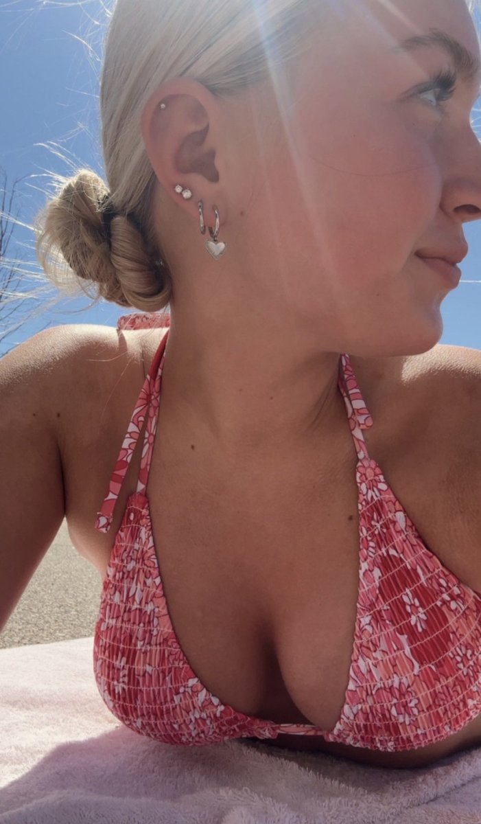 port_smotha2's tweet photo. Cucks irl is sooo fucking hot https://t.co/XrvfdjfjET