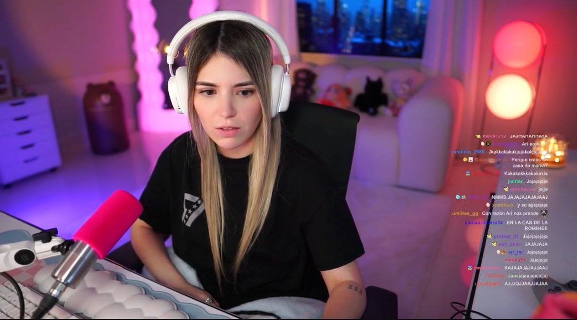 Johss_sbc_'s tweet photo. Es como ari gameplays sin chichis https://t.co/U1jkgryEtj