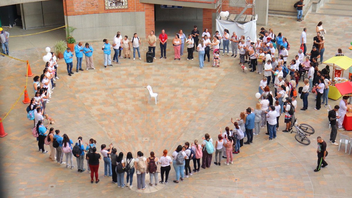 arcilaDDHH's tweet photo. 🕊️ Un abrazo solidario en memoria de Juan Esteban Urán Cano.

En cabeza del alcalde @FicoGutierrez, se brindó acompañamiento a familiares y amigos de Juan Esteban Urán Cano, líder social del municipio de Itagüí, quien perdió la vida en un hecho violento.

Reafirmamos nuestro compromiso con la garantía de derechos y pusimos a disposición de su familia la oferta institucional para brindar orientación y acompañamiento en este momento de profundo dolor. Estuvimos desde el primer momento acompañando la familia en medicina legal y fiscalía para todo el proceso de entrega del cuerpo. 

Extendemos un abrazo solidario y fraterno a sus seres queridos, honrando su memoria y reconociendo la labor que desempeñó en su comunidad. @PazDDHHmed  @AlcaldiadeMed