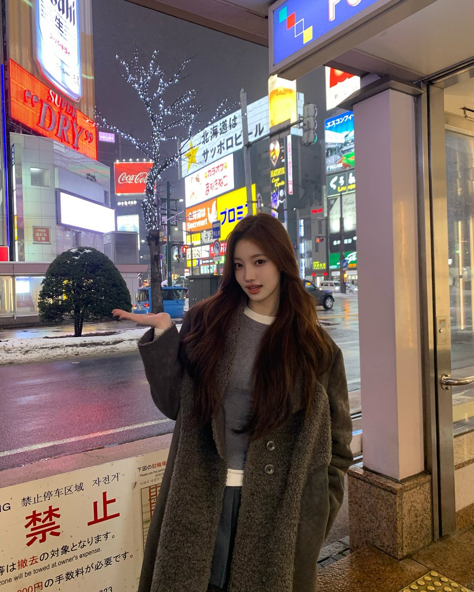 schijiie's tweet photo. ❄︎ 𓂃 ࣪˖ 作为 A2O MAY 的李诗婕，正在度过一个充满魅力的冬天。每个冬日瞬间，都有属于我的独特风格

͏ https://t.co/4O9BSglVfT