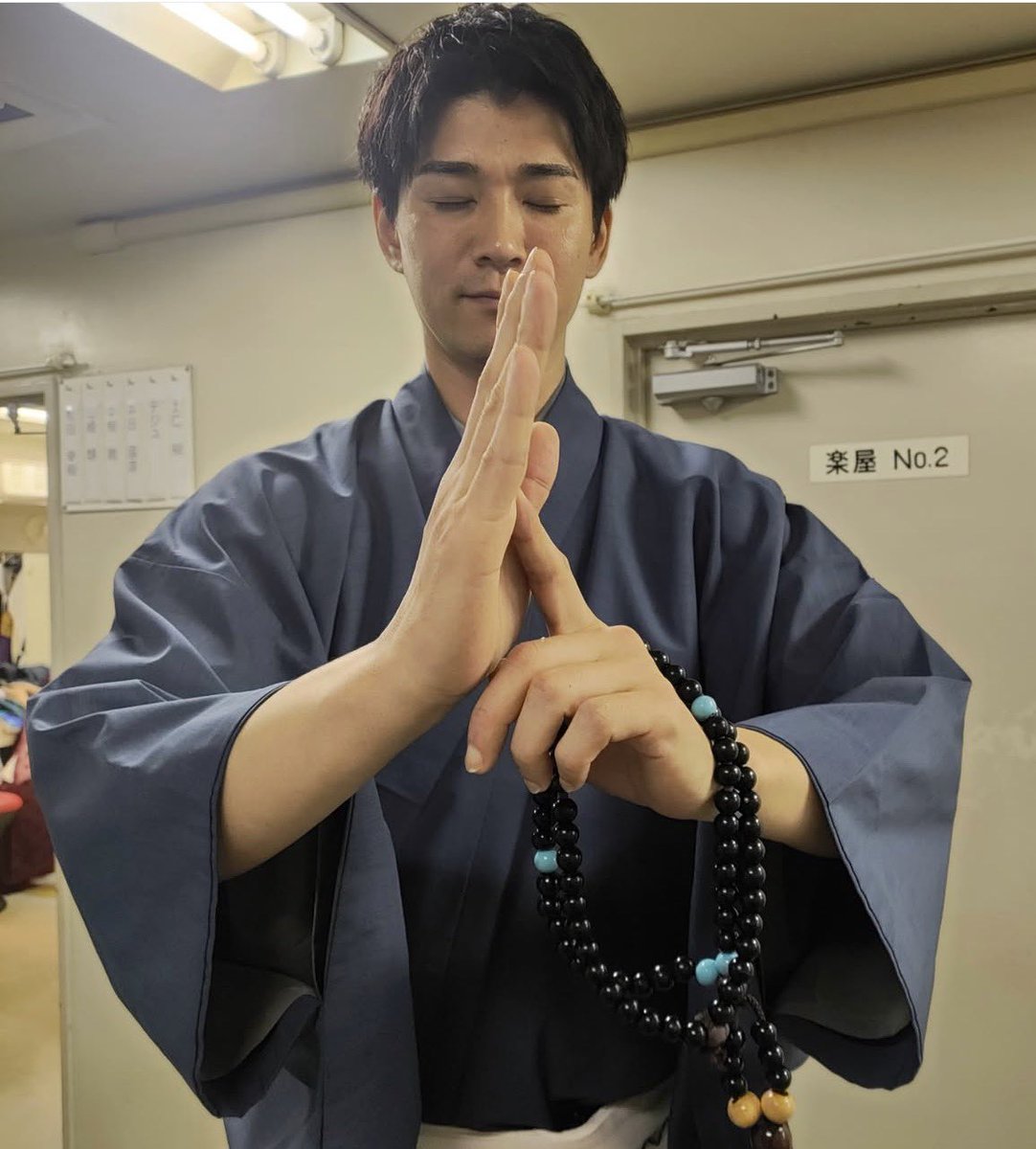 Midorico3's tweet photo. #イマソラ
幕開けに相応しい爽やかな日になりましたね💙
演者の皆さまのご健勝と時代劇『#わたしを殺して』の盛況祈願をして参りました✨
僧侶さまに逢うのを楽しみにしています💙

当日券もあるそうですのでお時間のある方は是非、銀座博品館劇場🎭まで🤗
#松田幸樹 扱い🎫
https://t.co/5bKK6l8wel https://t.co/7UH4VmrhRN
