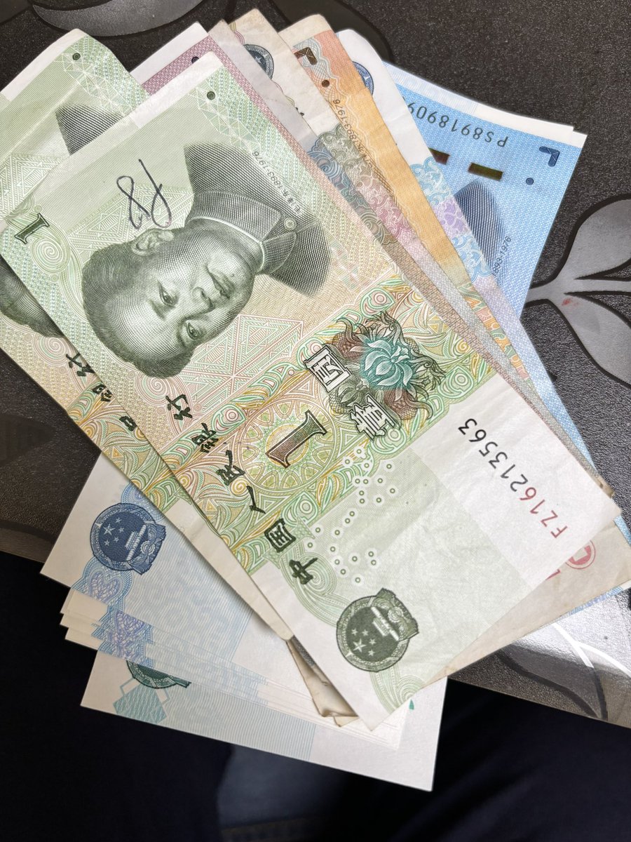 xccpmh's tweet photo. 想问问各位推友，有多少还在坚持现金支付的？觉得现金拿在手里才有钱的感觉🥲（而且去买药去医院什么的也更安全，不是说用现金查不到你，而是大数据会预警自动上报后台的 https://t.co/AX7qYPUPKF