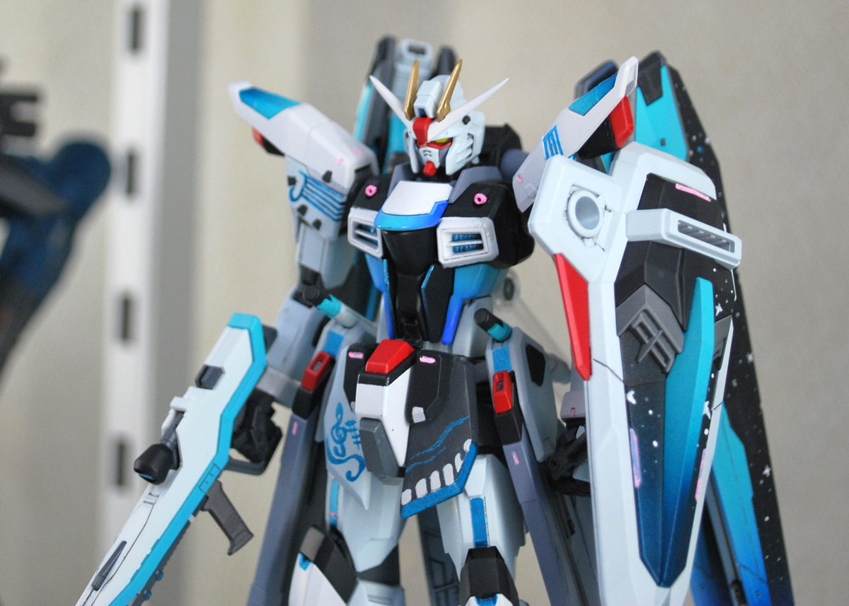 hobbygateatsugi's tweet photo. おはようございます！
本日も製作スペースやってます！
絶好の模型日和ですのでぜひご来店下さい。
夕方には入荷品もありますのでお買い物も是非。

写真は
フリーダムfeat.初音ミク（製作 キリッサ様）
HGですがディティール追加と描き込みで程良い粗密のバランスになってますね！
#ガンダムSEED https://t.co/3VCxCq7OcN