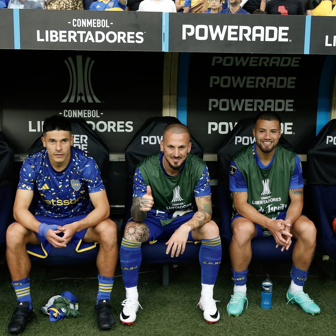 BocaArchivo's tweet photo. El banco de suplentes de Jorge Almirón para la final de la Copa Libertadores 2023 en el Maracaná.

📸 @geromarino. https://t.co/NywNFJFXYo