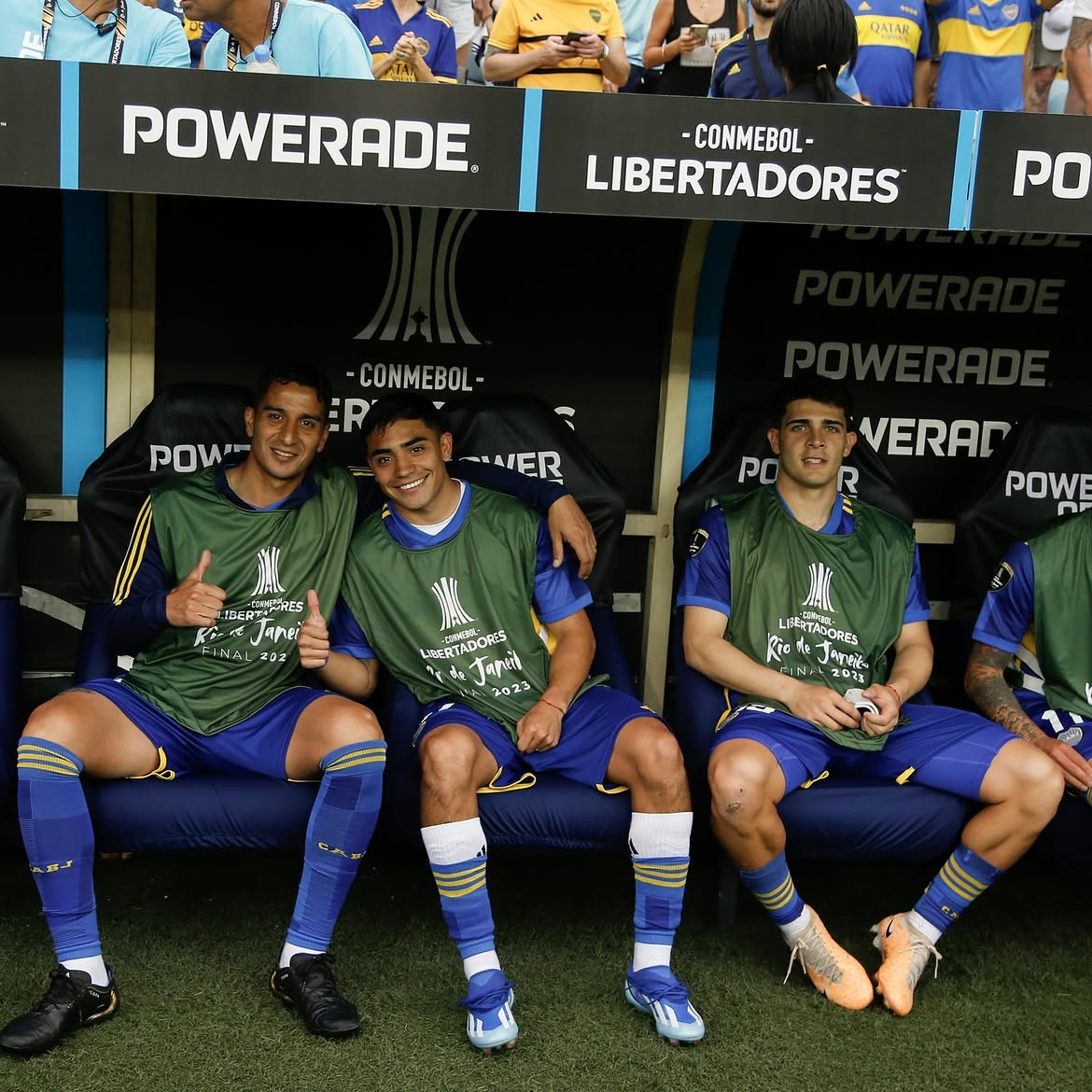 BocaArchivo's tweet photo. El banco de suplentes de Jorge Almirón para la final de la Copa Libertadores 2023 en el Maracaná.

📸 @geromarino. https://t.co/NywNFJFXYo