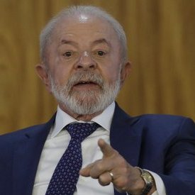 Alexmorettibr's tweet photo. 🚨 URGENTE: Governo Lula pede à ANPD que investigue e proíba loot boxes em jogos com base na Lei Felca. 

 O governo entende que as loot boxes funcionam de forma semelhante às BETs e que, por isso, deveriam ser proibidas.  

Jogos como EA FC e CS2 podem ser proibidos no Brasil imediatamente após a aplicação da lei.