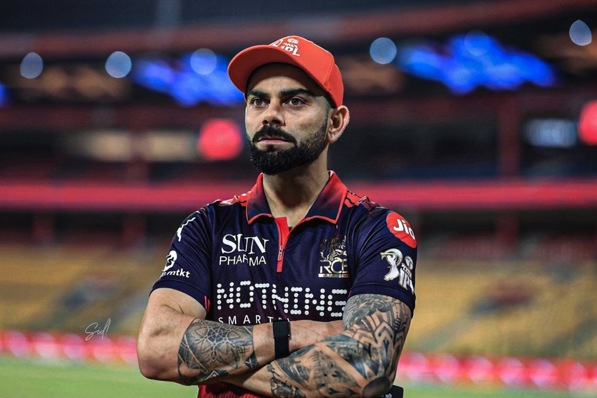 sayli665591's tweet photo. Orange 🧡 cap 🧢 suits you my king 👑❤️✨
.
.
#kingkohli #myking #rcb #chiku #royalchallengersbanglore
.
. https://t.co/VtogyQN9qs