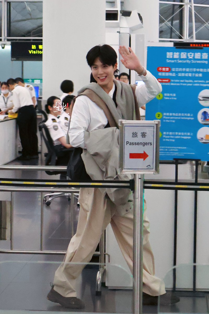 HolyLight0616's tweet photo. 𝟮𝟲𝟭𝟬𝟭𝟱 香港机场出发©️𝗛𝗼𝗹𝘆𝗟𝗶𝗴𝗵𝘁

#박보검 #ParkBoGum #朴宝剑
#THENORTHFACE https://t.co/2HEVyFXT34
