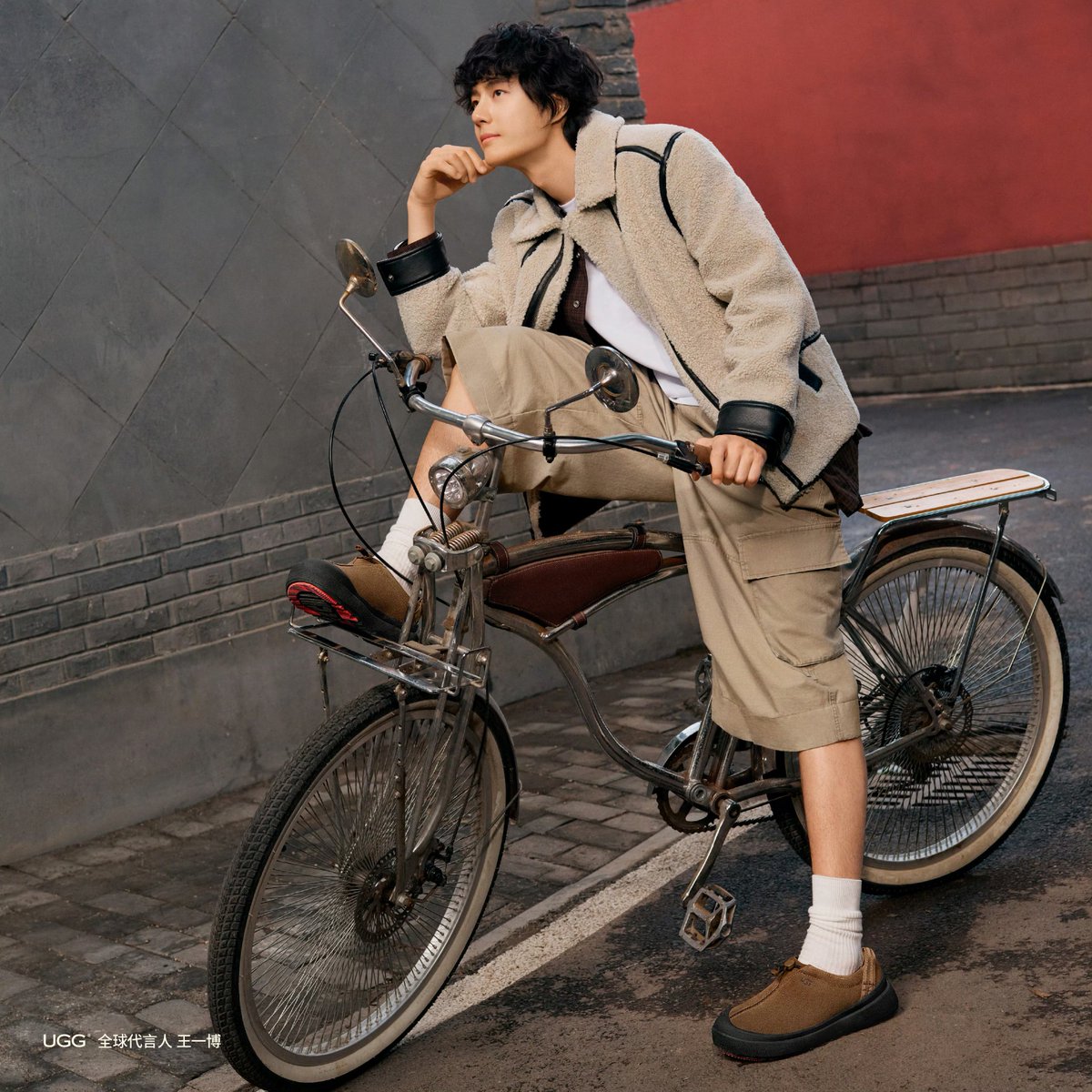 justkayyy38's tweet photo. 20261016 Wang Yibo for UGG 

AAHHH SOO SHUAIIII 🤤🤌🏻 

#WangYiboxUGG https://t.co/7nvvxHGyhR