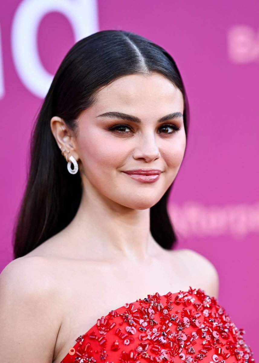 selenasherare's tweet photo. absolutely gorgeous https://t.co/j6ocL7cROX