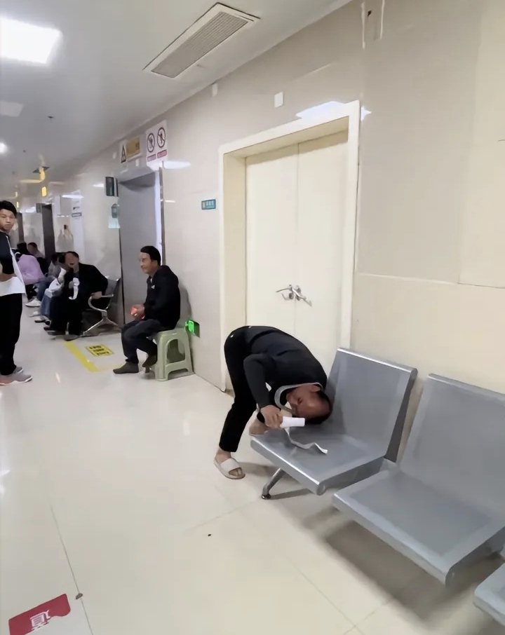 Tech_DamonLZ's tweet photo. 仿佛看到了身处大A的兄弟们😭 https://t.co/HhAzGxN7Du
