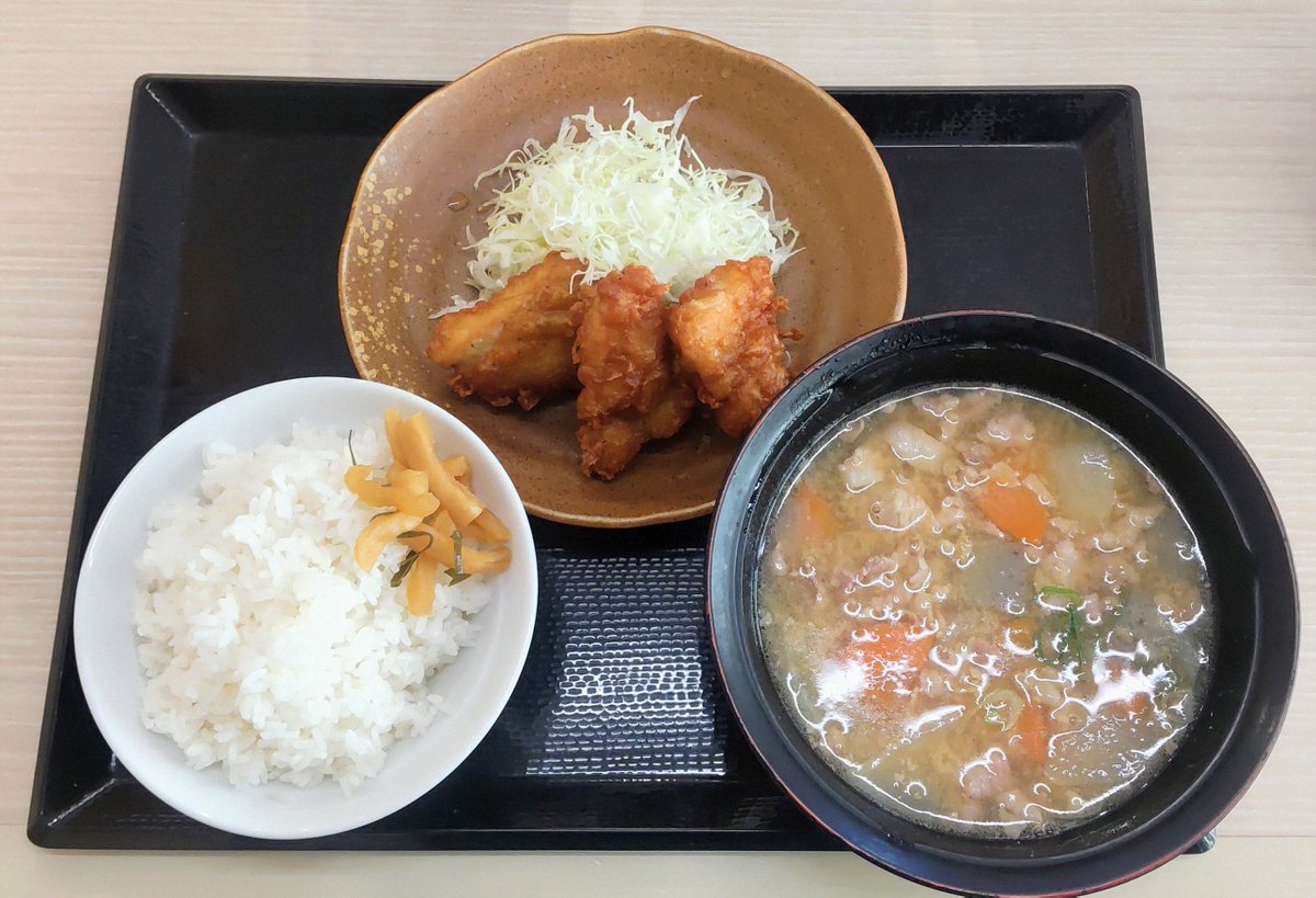 Dora_W800's tweet photo. かつや白根店で新メニューのとん汁定食(からあげ)・・グループですが、からやまの唐揚とは違う様です

感想はパリ・ザク・ジュワー・ホフホフで揚げたての唐揚は美味し♪😋

クーポン使って￥659👍❗ https://t.co/hXnZKIvcXD