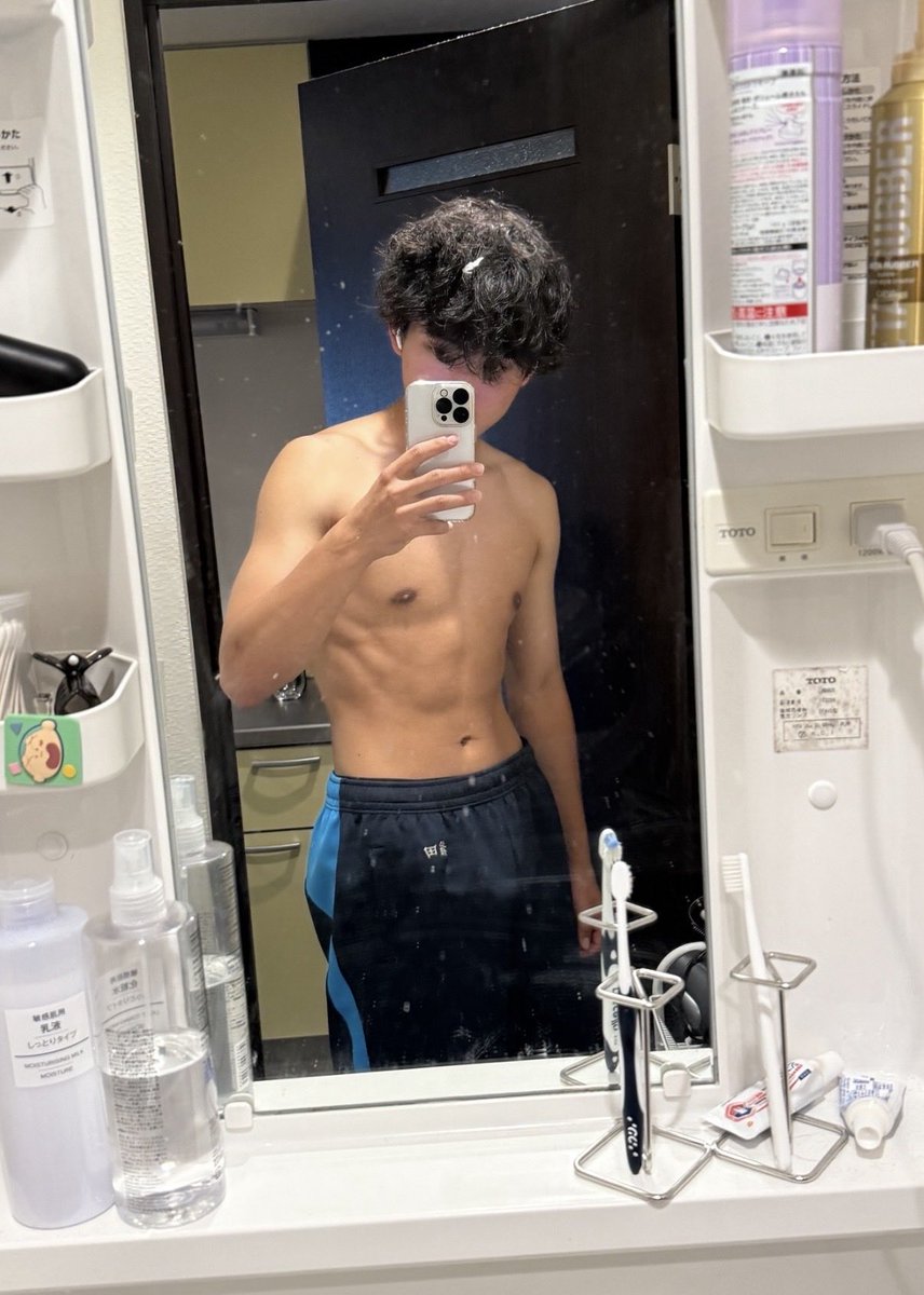 Web11230645's tweet photo. 【半年で75→64kg｜−11kg】

会社員のリアルな減量記録。

・最初の2ヶ月：−4kg
・3ヶ月目：停滞
・ジム開始後2ヶ月：−2kg
・最後の1ヶ月：−5kg

体重推移・食事・筋トレをnoteで公開👇
(⚠️購入者様限定の豪華特典含む)

https://t.co/6qEjHrQTy7… https://t.co/zCESdIsEsS