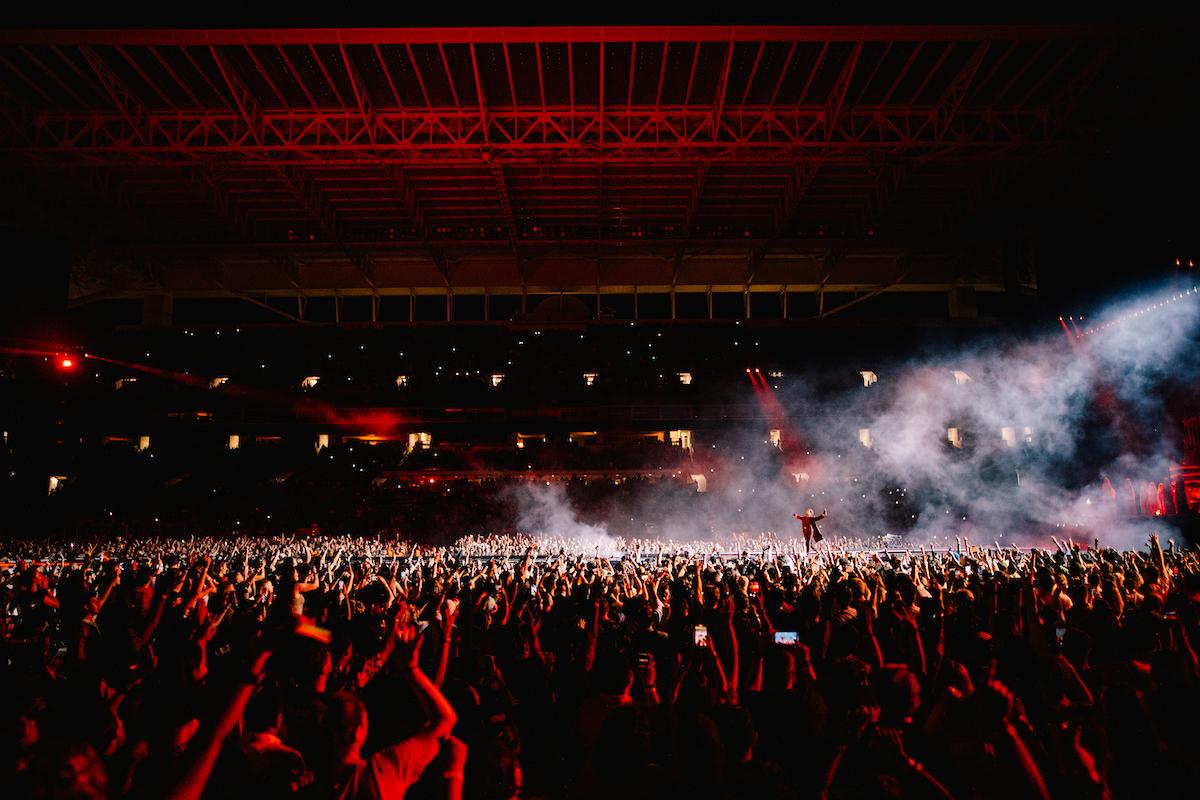 acme_lighting's tweet photo. On September 26-27, The Weeknd brought his After Hours Til Dawn Tour to #Jakarta International Stadium.
ACME was proud to be part of the spectacle, with 100 #AcmeAeco30IP moving profiles and 60 #AcmeHyperzone washbeam lights powering the show.
Special Thanks To: @ProductionsMata https://t.co/EB73BR3uzl