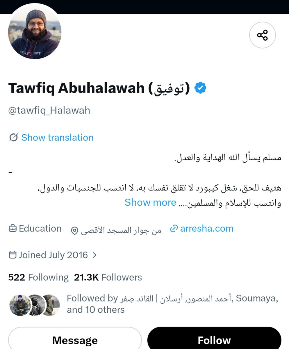 Human_scum12's tweet photo. توفيق @tawfiq_Halawah يعيش في الضفة الغربية، توفيق لايبعد عن غزة سوى بضعة عشرات من الكيلومترات، توفيق ترك أهله في غزة يموتون تحت القصف ولم يحرك ساكنا لكنه يريد من القاصي و الداني ان يهب لنجدة اهل غزة بينما هو يعيش بين اليهود و لاتستبعد ان يكون موظف عند احدهم.
ماذا يفعل توفيق بينما كانت غزة تقصف البارحة؟ يقطف الزيتون، وعندما ينتهي توفيق الذي يعيش بين الإسرائيليين ولا يبعد عن غزة الكثير من قطف الزيتون يمسك توفيق جواله ليشتم و يخون من حرر بلده من الإحتلال الفارسي الرافضي و يتهمهم بالخيانة ، في اليوم التالي يستفيق توفيق للعمل عند اليهود، مع اليهود و يزرع زيتونه بين اليهود ثم يستلقي و يمسك هاتفه مجددا و يبدأ بالتنظير عن كم أن الشرع "خائن" و"مطبع".
هذه عينة ممن باع ارضه و عرضه فشعر بالغيرة ممن حرر نفسه من العبودية.
طبعا تحية لكل الفلسطينيين الشرفاء و اللعنة على المتأيرنين امثال هذا الخنزير.