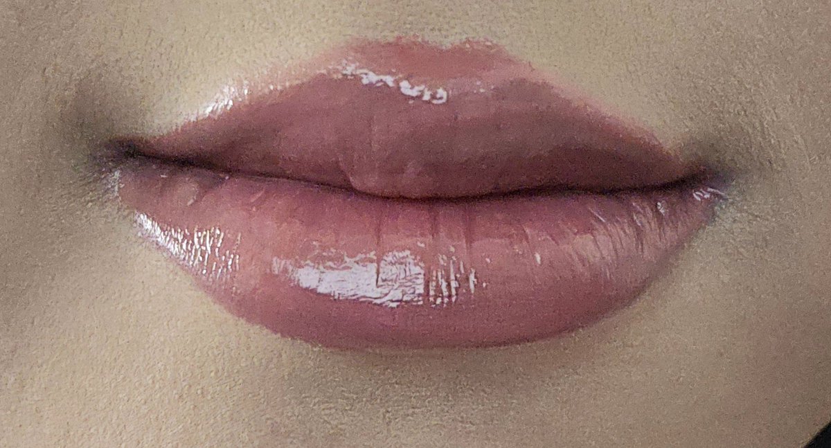 slsaajiiikyuwoo's tweet photo. JANGAN BUAT GUA MARAH PLIS 😭lagi beli sarapan tiba² ada ibu² mau nyomot bibir gua, pas gua kaget ngehindar tuh orang ngomong "lipstik nya belepotan loh mbak" ya maksud gua PUNYA HAK APA LU NGELAP LANGSUNG JIR?!?? INI NAMANYA OVERLINING OR PESYONG KOCAK😭😭  BENCI BANGET GAMOOD😭 https://t.co/MTD77KGe5Z