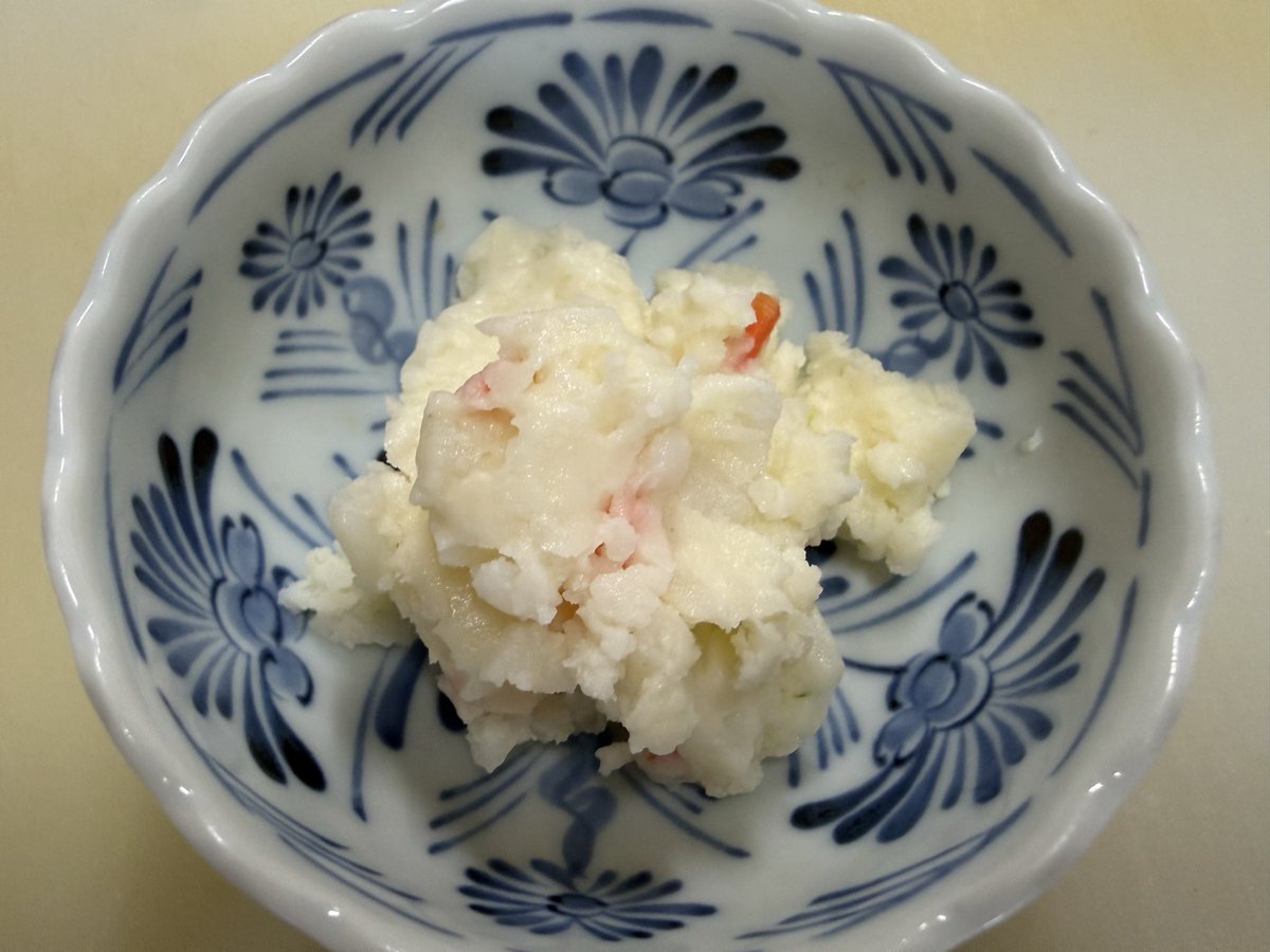 taniya_suzaka's tweet photo. おはようございます須坂市の生そば 谷屋です☺️
今朝は予約のお弁当🍱作りでバタバタです😅
ただし、通常のランチ営業も行います☀️

本日の日替わりランチ
・ハンバーグ
・ポテトサラダ
・お蕎麦(ミニサイズ)
・ご飯
・お新香

#信州 
#須坂市 
#生そば 
#谷屋 https://t.co/zAIsmZ0eAV