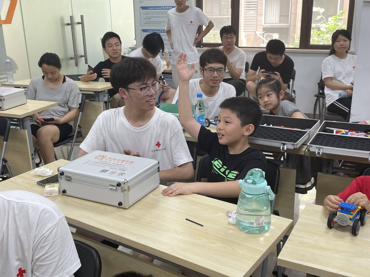 macaron_or's tweet photo. Hey Kethan, let’s gather in the classroom to share our science discoveries together! https://t.co/tunwYOLJDR