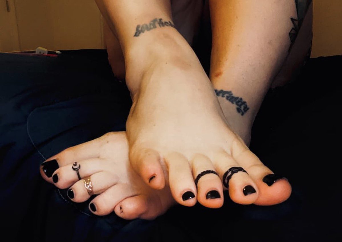 AmeliaJayneXxx's tweet photo. i don’t want to get to know you. i don’t want small talk. i want you to send, tell me i deserve it, and go about your day knowing you made a spoiled brat a little more spoiled. 🎀💸 https://t.co/PqcI0VZt31
