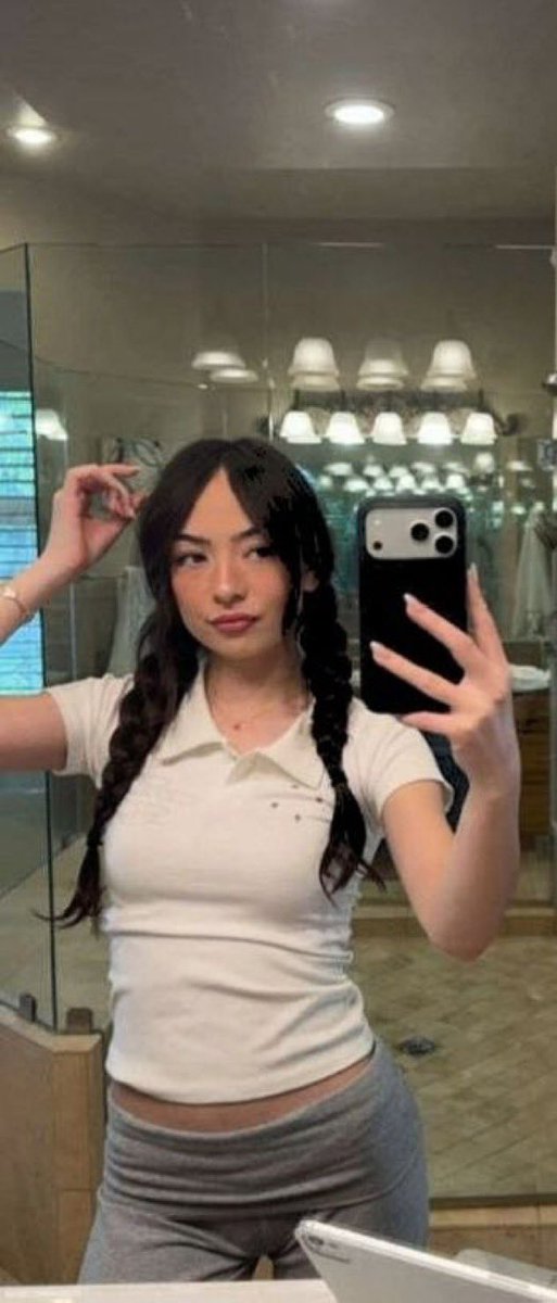 LLLL5xf2's tweet photo. She has to bring the braids back one day 😍 https://t.co/irIOysJ01y