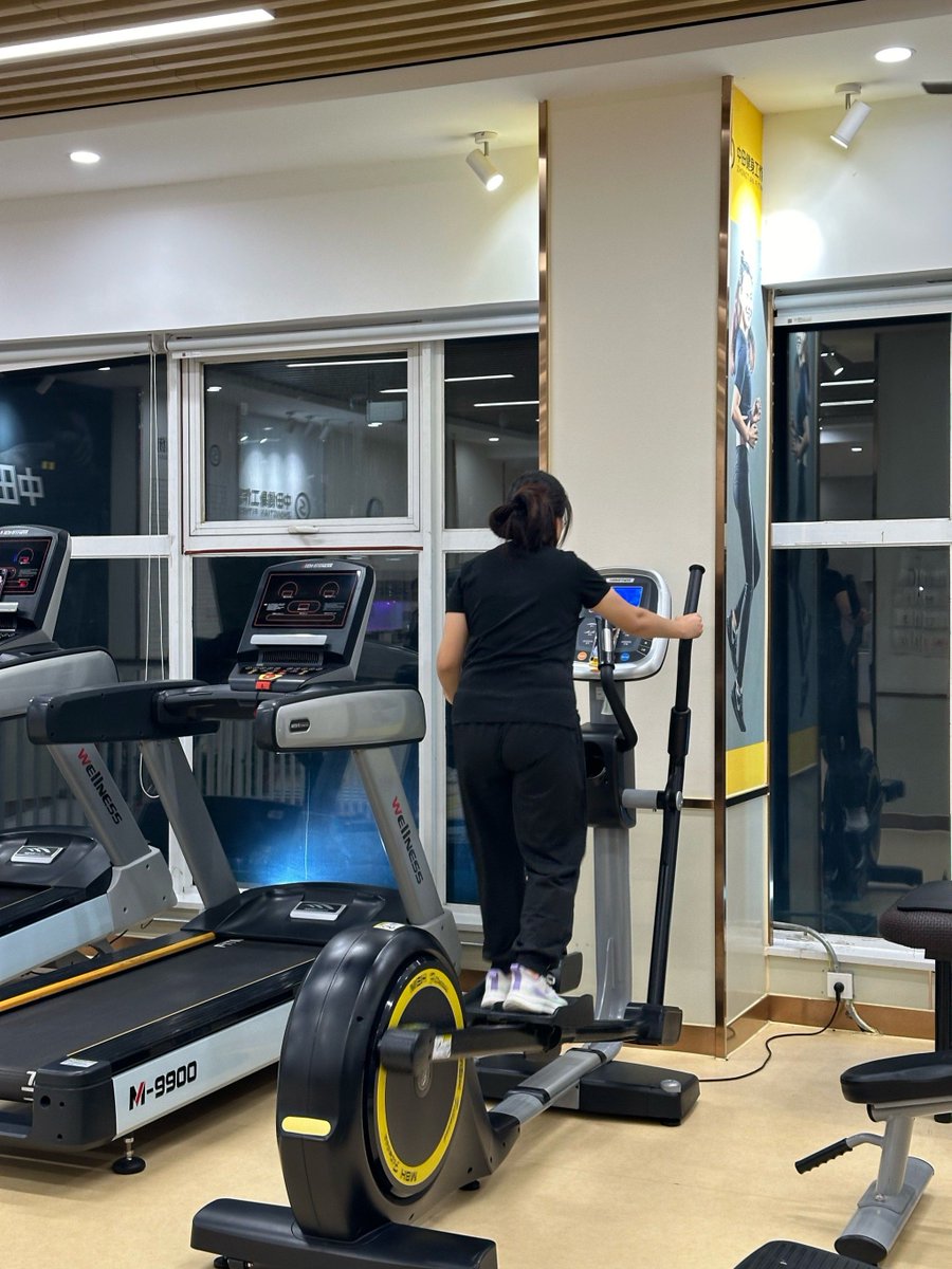 acidtrip967's tweet photo. I went to the gym last night to reduce body fat, but my roommate is a real silly goose who made a mess by knocking over the trash can! https://t.co/UpDbitz6mv