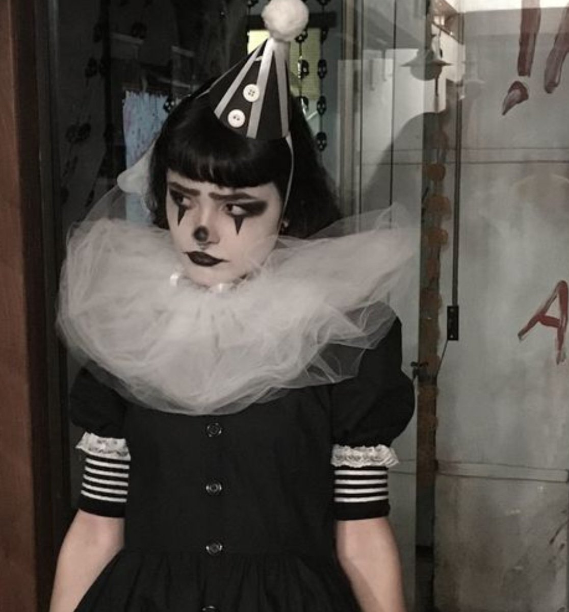paoopsh's tweet photo. @cocobitpj Yo voy de vibes de clown en tonos azules🤡 https://t.co/wf4D4UyGs7