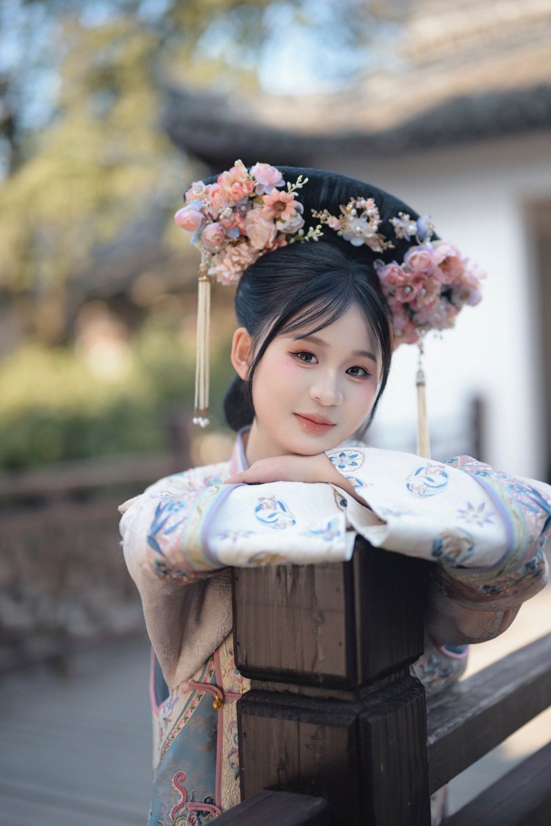 angelpari3771's tweet photo. Today I met a lovely lady at the photo exhibition, and I wondered how she got such a warm smile that lights up every shot. https://t.co/NJpMufToGN