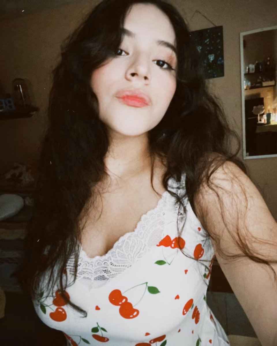 Ivypily's tweet photo. Las diosas también merecemos descansar…
pero estas tetotas no se van a dormir solas 🍒
Mientras yo me acuesto, ustedes se quedan con ganas.
🔥 Promo:
350 → 5 fotos
1500 → videos de mis tetas sacándome lechita
Buenas noches, bastardos 😈💋 https://t.co/sofCrVtXpa