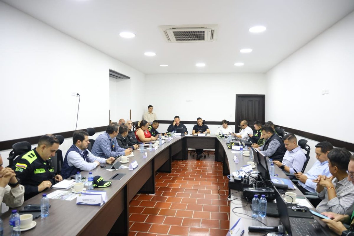 DInpec's tweet photo. Por eso, trabajamos de manera articulada con las autoridades competentes, tanto locales como departamentales, para garantizar la seguridad de los funcionarios.
Cada vida importa y, con el apoyo de todo el Estado, las vamos a proteger. https://t.co/4PjqtN1GFV