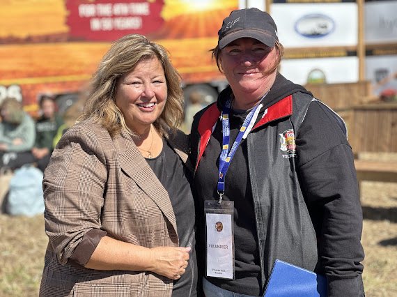 LisaThompsonPC's tweet photo. Today we celebrate the International Day of the Rural Woman! It also is the International Year of the Woman Farmer! I was proud to recognize 10 women recently for all they do as rural women active in their communities and as active partners on their farms! Thanks Minister Williams for joining in this celebration! Congratulations to:
From #Bruce: Kristie Gilchrist, Amanda Hammell, Becky Maus, Chris McIntrye & 
Barb Zettler