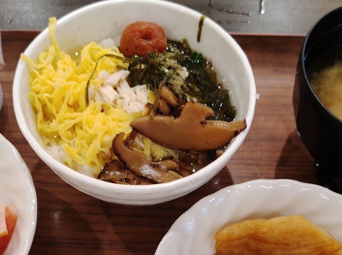 netdetrade's tweet photo. 奄美名物「鶏飯」。
名物と気が付かず、
ホテルの朝食で。

おいしくいただきました。

奄美大島にて https://t.co/KlaU4LrFok