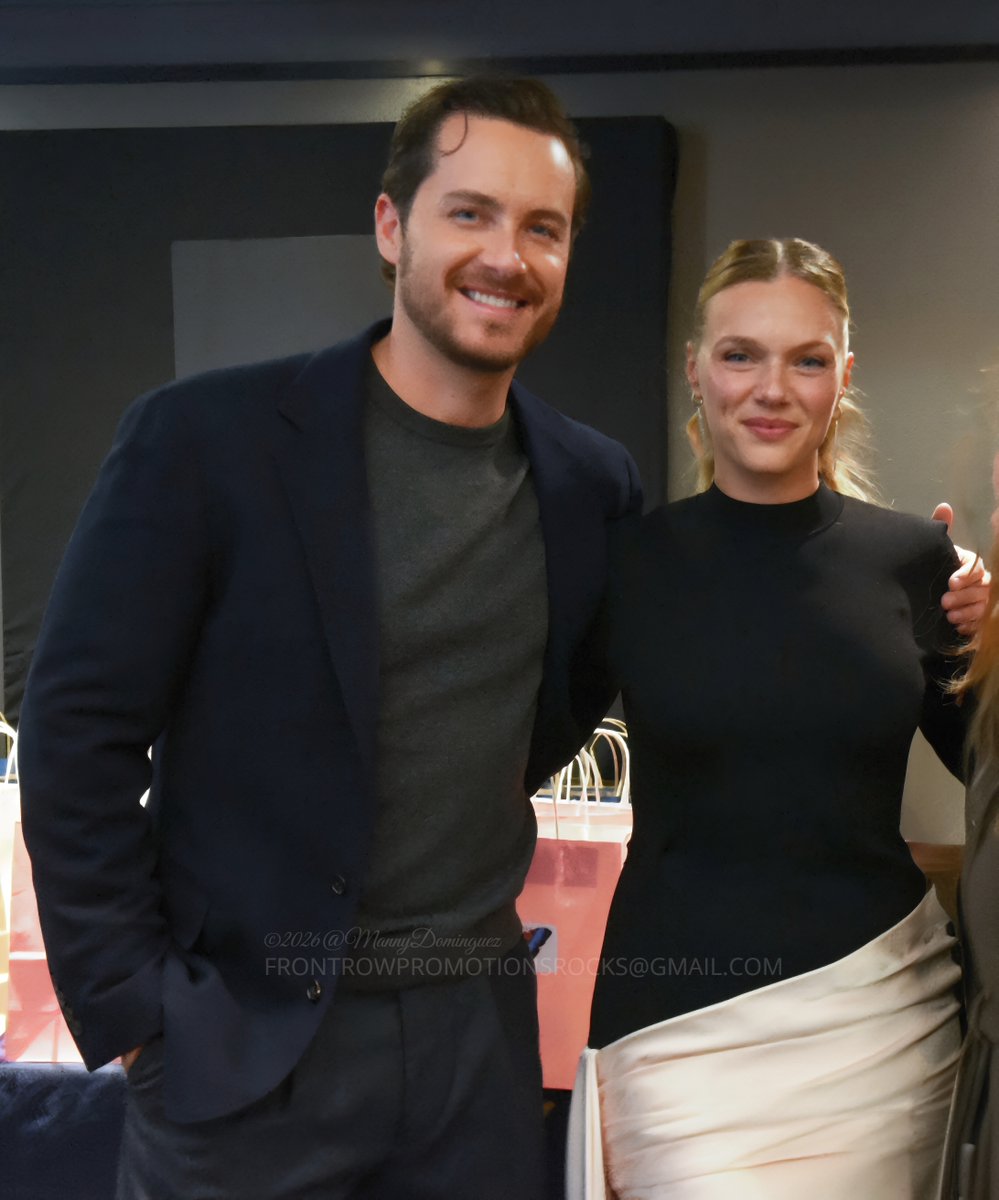 Ocelotl_Mx's tweet photo. JESSE LEE SOFFER &amp; TRACY SPIRIDAKOS
10-15-26
Last night after Red Carpet walk, 
PHOTOGAPHER MANNY DOMINGUEZ
FRONT ROW PROMOTIONS REVIEWER

#JesseLeeSoffer #TracySpiridakos✨
#AnnaPigeon 🕊️🎄 https://t.co/kZKyAJZDFo