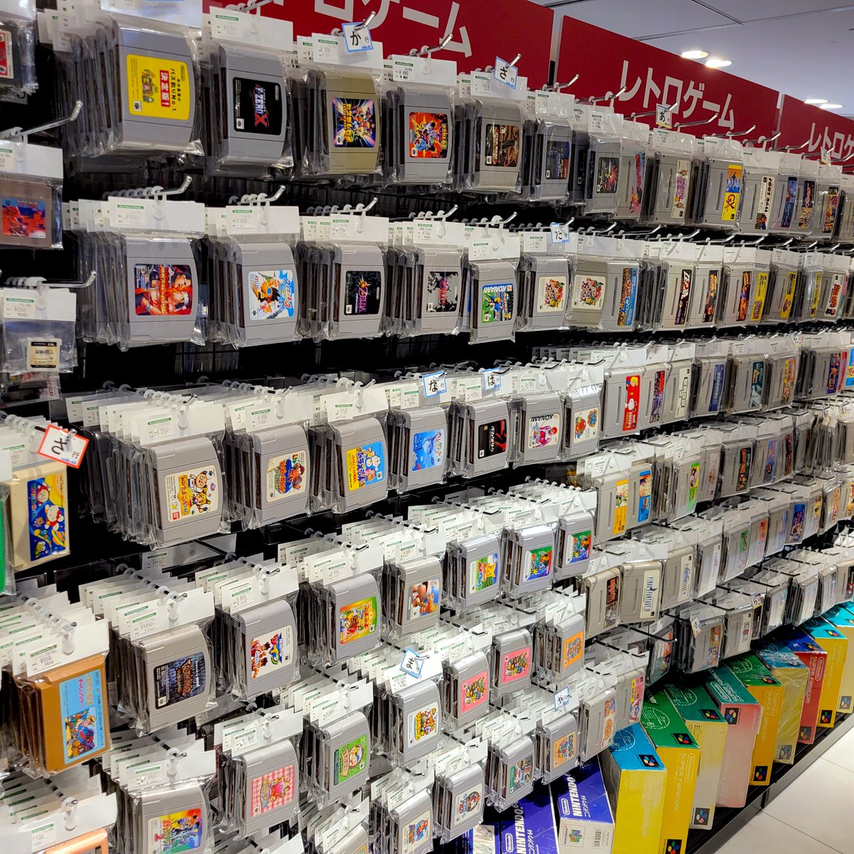 davidzavaglia's tweet photo. RDV ce Samedi à 11h10 du mat🇫🇷 en Live à Tokyo 😃
Le plus grand Projection Mapping permanent du monde avec du Pac Man et Pokemon + Bonjour au One Piece Base Shop + Retrogaming au Hard Off + Goodies &amp; WTF au Donkihote + Godzilla Store + Shops, Viendez 😉
https://t.co/biCZhLLZRd https://t.co/KDVbY0Lj0l