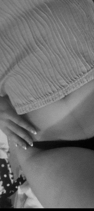 Ivypily's tweet photo. Buenas noches 😈
Mano lista para bajar esto…
pero solo si pagas.
Soy zorrita, pero cara. No regalo ni un segundo más. https://t.co/O0riT3sCn4