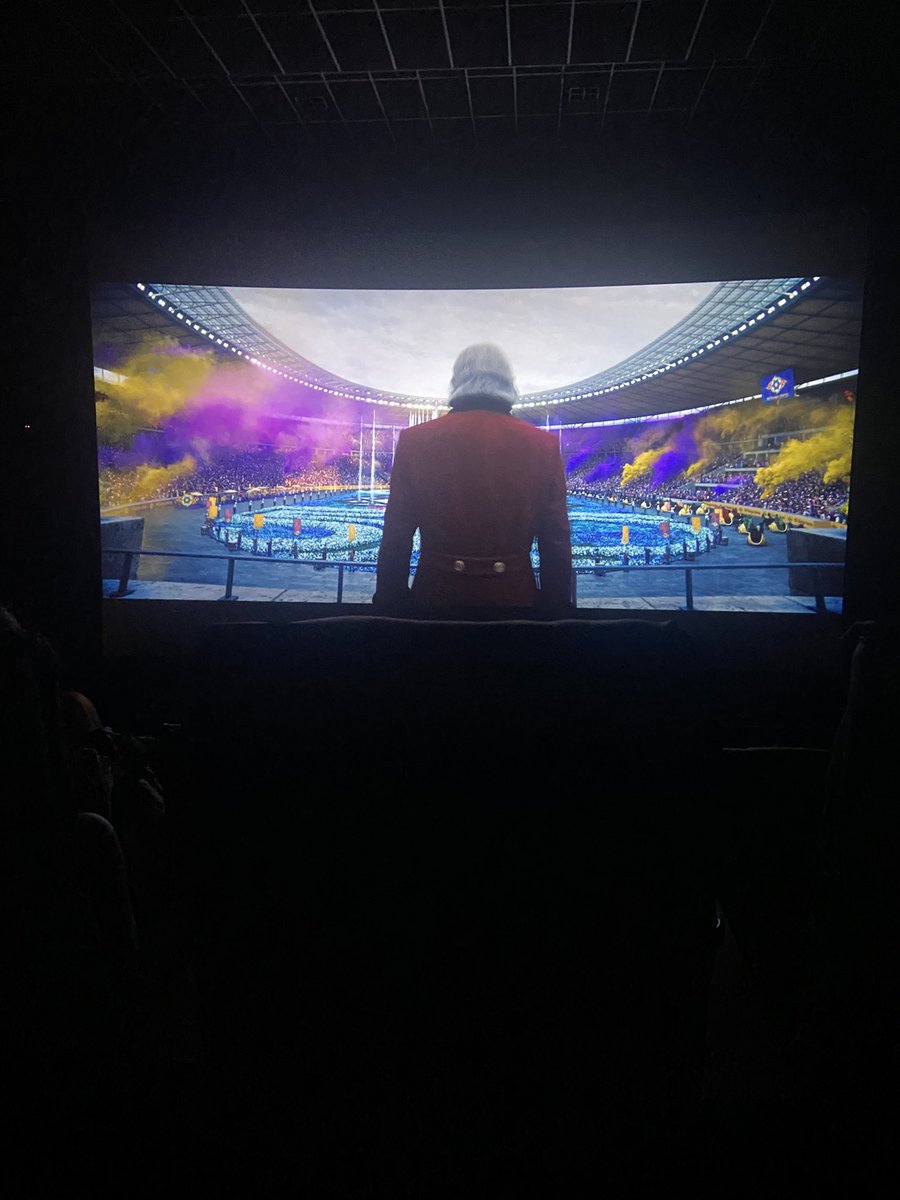thngergames's tweet photo. fui rever jogos vorazes no cinema e passou o trailer de amanhecer na colheita, fiquei até arrepiado https://t.co/Tc3B9QGHHC