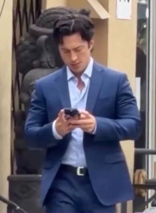 klfailed's tweet photo. me encanta su peinado es muy mr business man married pero siempre voy a extrañar su flequillito shanebug https://t.co/3X8gQmjEPQ