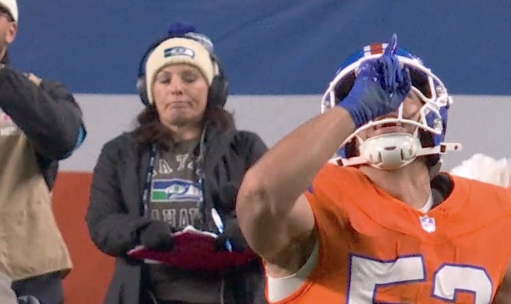 CurtisAllenNFL's tweet photo. Hey @JenTalksSports you're all of us right now

#seahawks https://t.co/9LBM8FiuBg