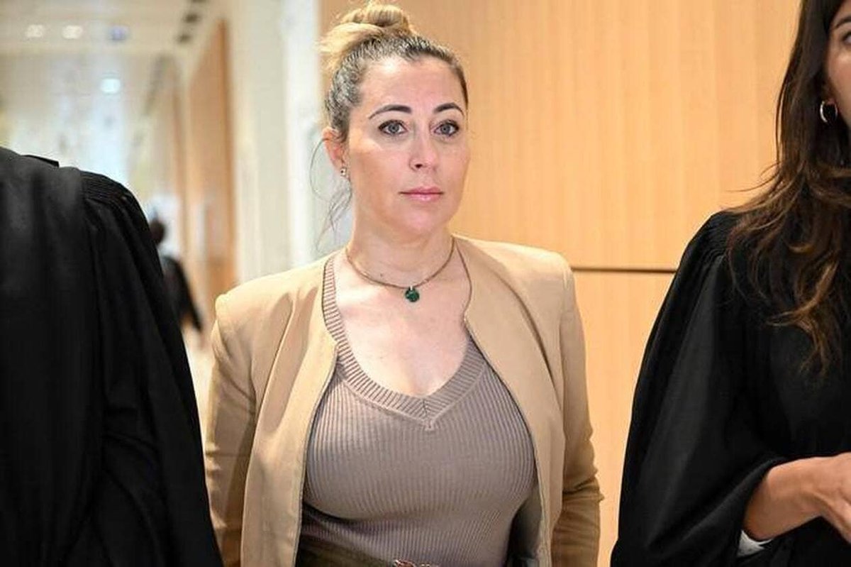 Monascope7's tweet photo. 🗣️ @MagaliBerdah quittera la France si LFI est au pouvoir :

« En tant que juive, si LFI passe, on (la communauté) quitte la France. C'est un drame, on se sent très mal à l'aise. Moi, personnellement, si LFI passe, je me barre de la France parce que je ne me sentirais plus chez moi, je ne serais plus la bienvenue. »

🗞️ #ForumBFMTV