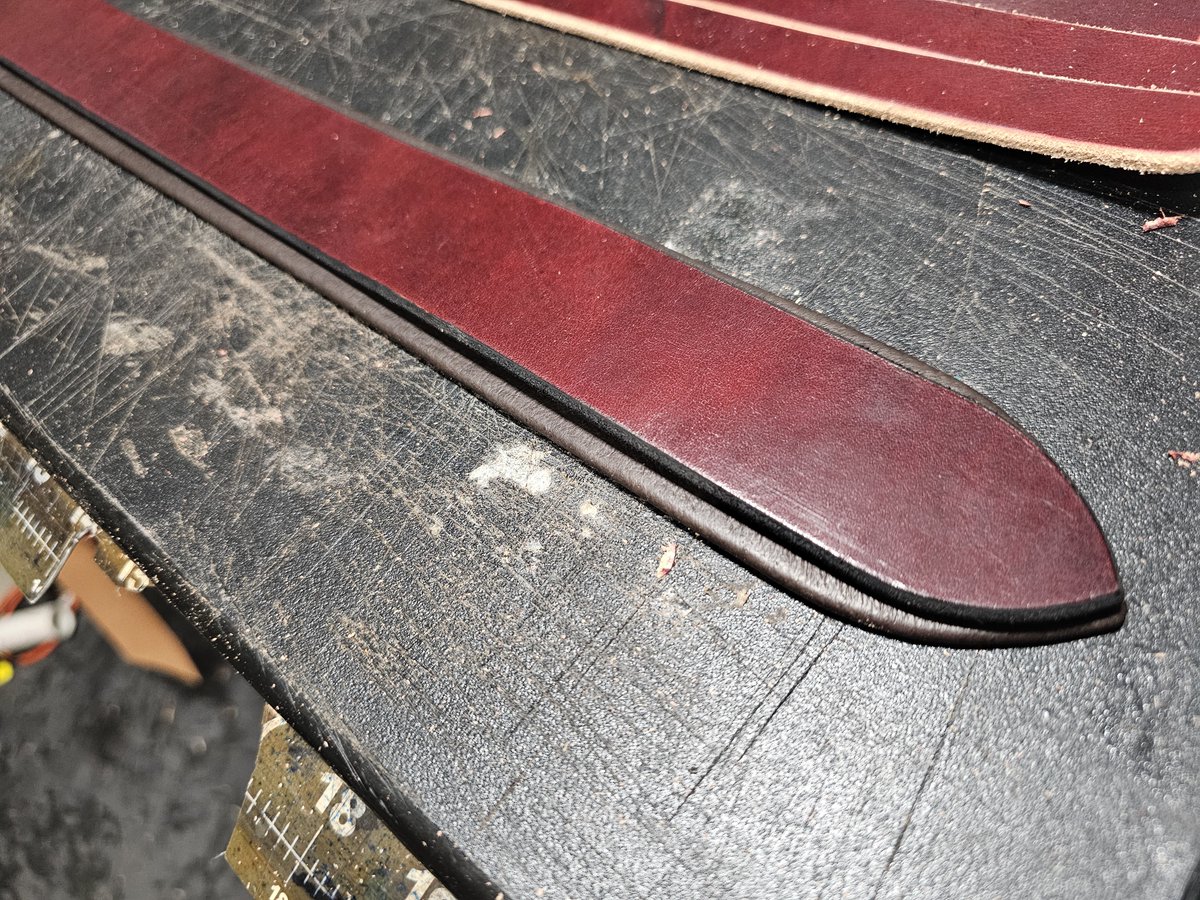 BloudogHardwear's tweet photo. Got the main burgundy latigo strap cut for the current collar project, then beveled, sanded and edge dyed today to match up with the chocolate brown cored liner!
Also used the remainder of the strap to make some long and short latigo leads!
#furry #leatherwork https://t.co/1KA7Bnv8S2
