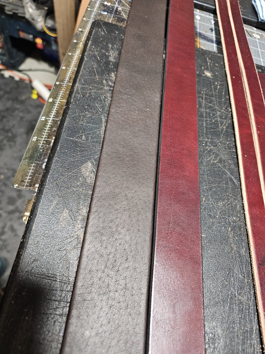 BloudogHardwear's tweet photo. Got the main burgundy latigo strap cut for the current collar project, then beveled, sanded and edge dyed today to match up with the chocolate brown cored liner!
Also used the remainder of the strap to make some long and short latigo leads!
#furry #leatherwork https://t.co/1KA7Bnv8S2