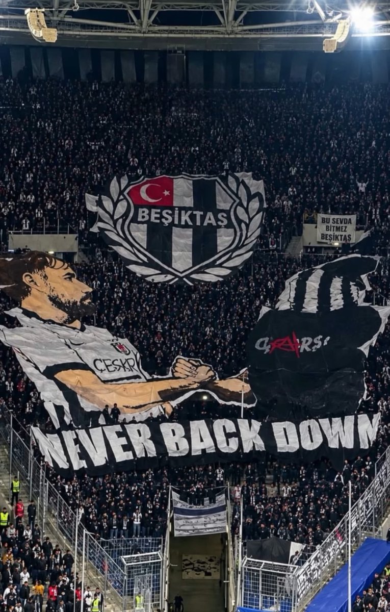 forzabesiktas's tweet photo. NEVER BACK DOWN 🦅👑

​Deplasman tribününde yer alıp Almanya’yı adeta İnönü Atmosferi'ne dönüştüren tüm dostlarımıza teşekkür ederiz.

​Beşiktaş'ımız için omuz omuza mücadele eden, armaya gönül veren tüm sempatizanlarımızı tebrik ediyoruz.

​Karşılaşmada yüreğini sahaya koyan takımımızı ve teknik heyetimizi canıgönülden kutlarız

#forzabesiktas #çArşı