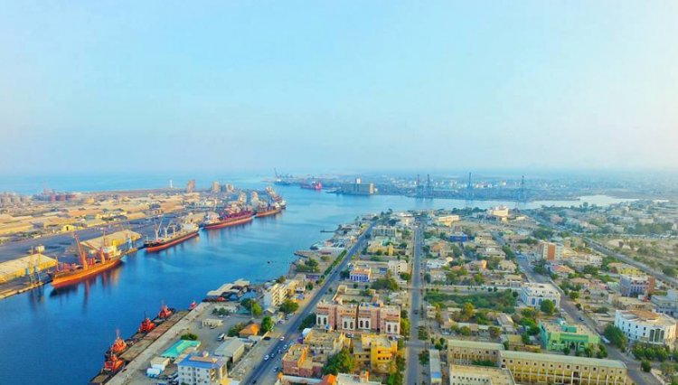 3q8l66's tweet photo. للمصرين الفرحانين بإيقاف الشاحنات المصرية واللي نسيو ترس الشمال مفتكرين السودان دولة حبيسة لا تملك مواني على البحر الاحمر.

الافضل لنا تدفق المنتجات السعودية ذات الجودة العالية عبر مواني السودان https://t.co/yLAsR4yqDb
