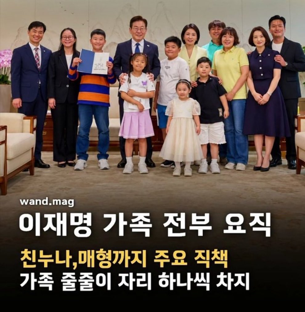 CorruptWorldK's tweet photo. 박근혜와 최순실은 왜 욕했니? https://t.co/3LKcccPkJV